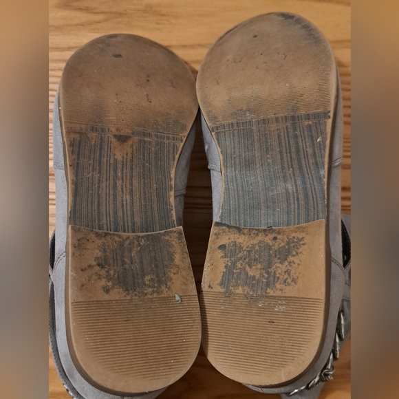 Juicy Couture Grey Vegan Suede Neutral Boho Casual Ankle Boot w/ Chains SZ 8M - Picture 6 of 10